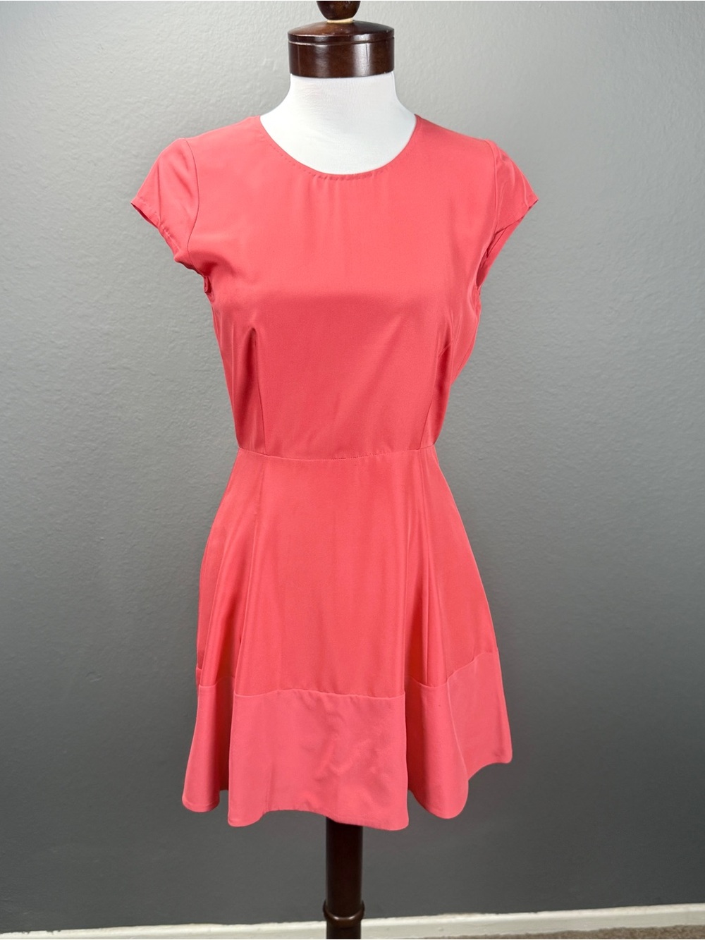 Wilfred Aritzia 100% Silk Coral Fit & Flare Mini Dress Cap Sleeve Sz 2